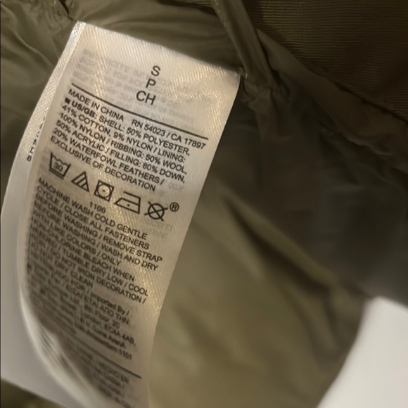 Banana Republic  Puffer Jacket - Picture 12 of 13